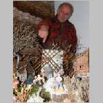 AK-Vors. Gerhard Badouin stellt die Krippe vor.jpg